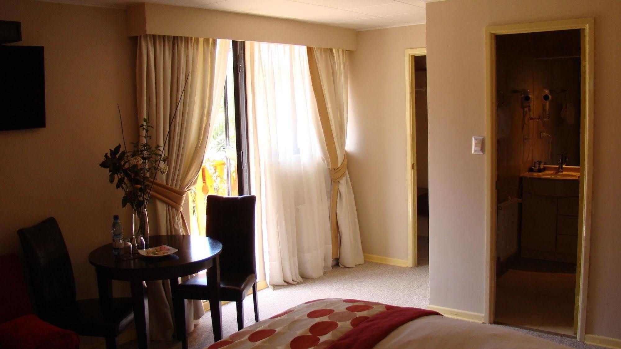 Hotel Baviera Parral Exterior photo